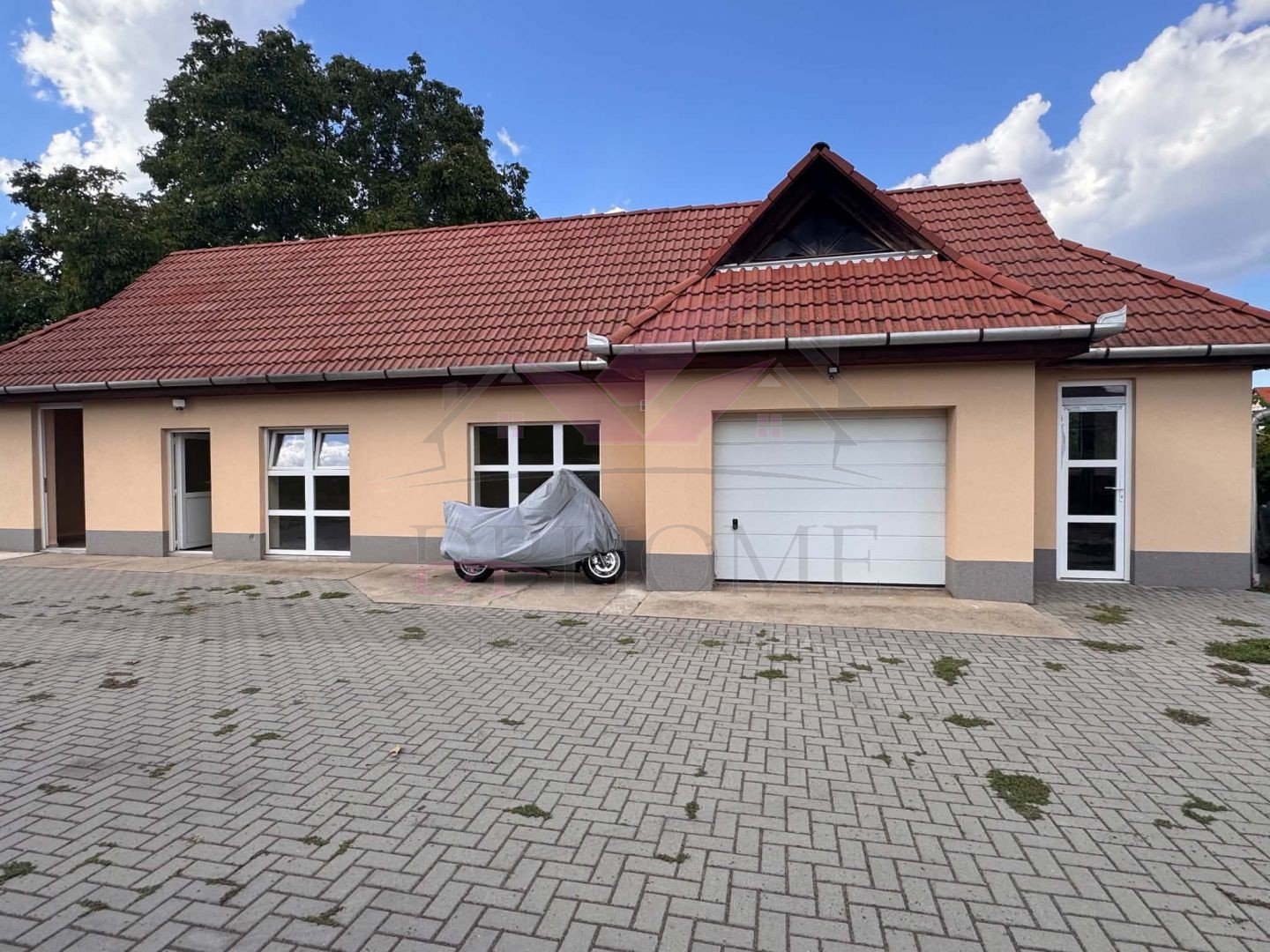 43m² · 180.000 ft