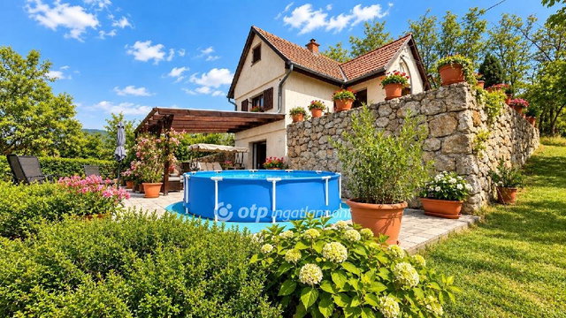 Eladó nyaraló, Bajon 74.9 M Ft, 2 szobás / költözzbe.hu