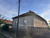 Eladó családi ház, Újszászon 28 M Ft, 3 szobás