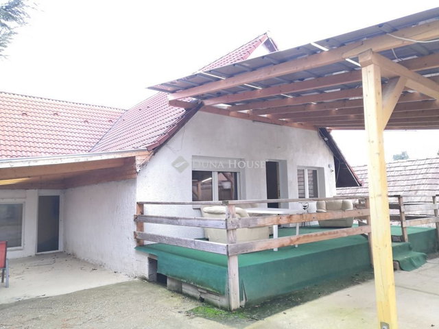 Eladó családi ház, Pilisborosjenőn 199 M Ft, 13+1 szobás