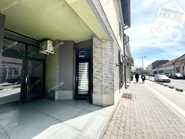 Eladó üzlethelyiség, Siklóson 89.9 M Ft, 3 szobás