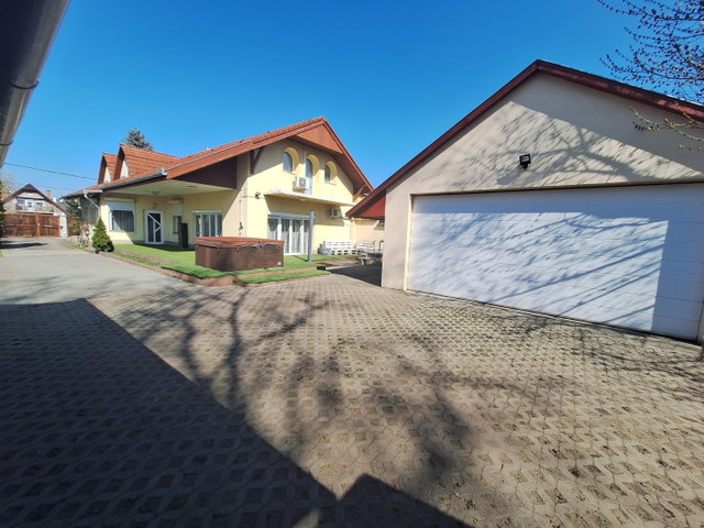 Eladó családi ház, Baján, Nagy Lajos Király utcában 135 M Ft