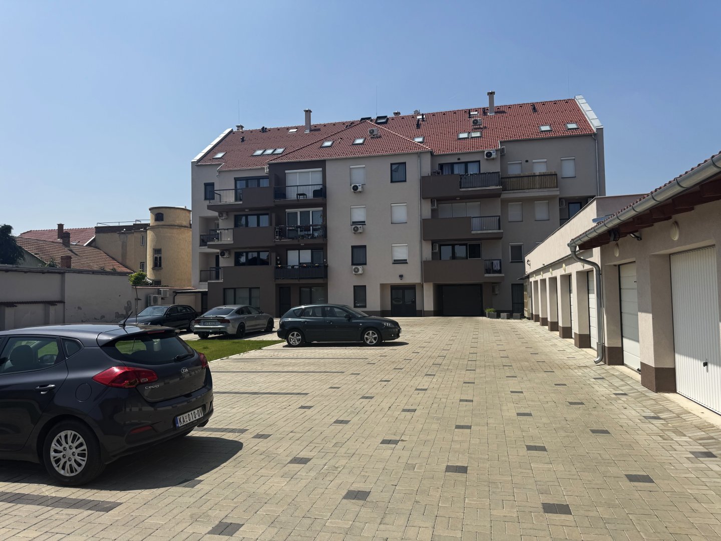 Eladó garázs, Szegeden, Pozsonyi Ignác utcában 16.9 M Ft