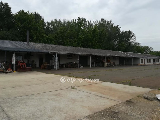 Eladó ipari ingatlan, Mezőkovácsházán 105 M Ft