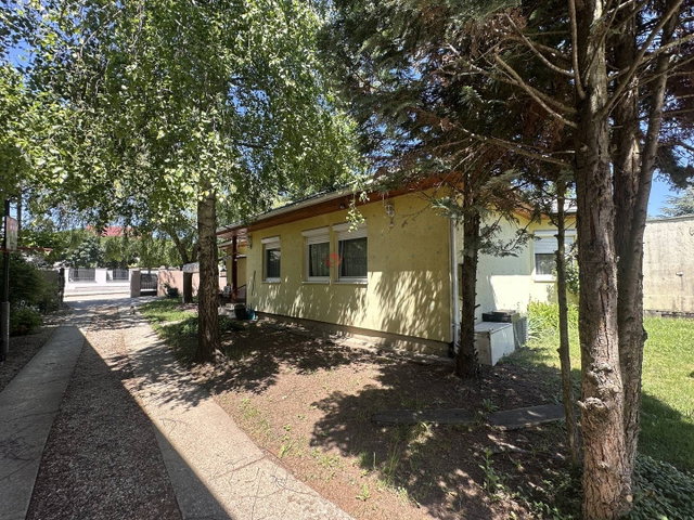 Eladó családi ház, Székesfehérvárott, Lomnici utcában 90 M Ft