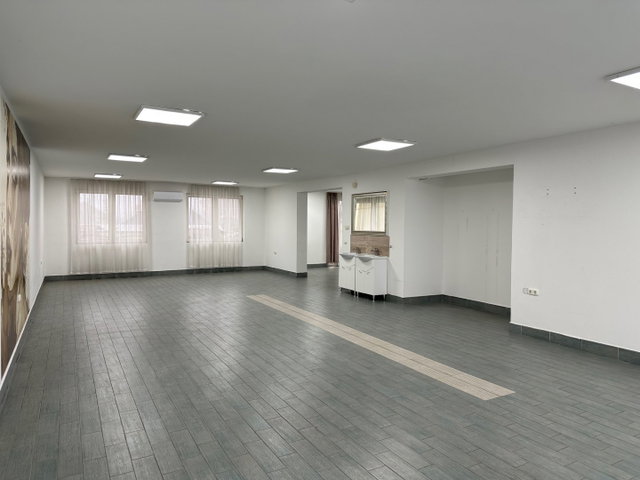 Eladó családi ház, Debrecenben 250 M Ft, 9 szobás