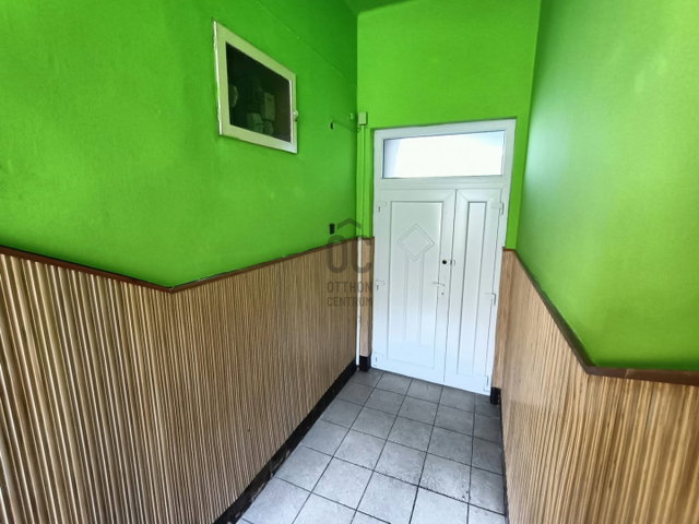 Eladó családi ház, Pápán 33.9 M Ft, 2 szobás