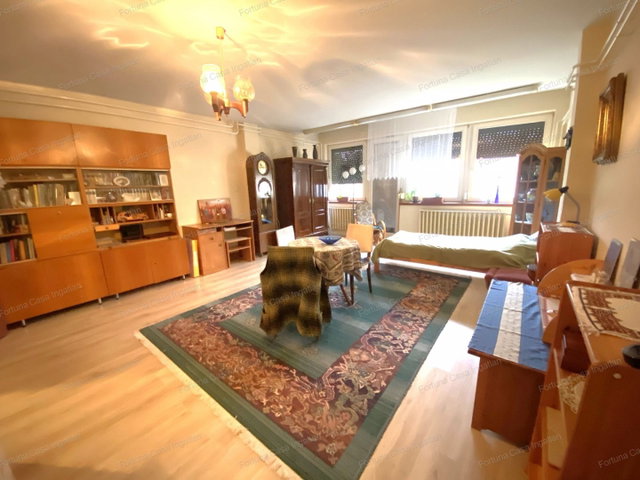 Eladó családi ház, Kecskeméten 75 M Ft, 6 szobás