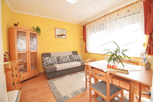 Eladó panellakás, Mosonmagyaróváron 45.9 M Ft, 2 szobás