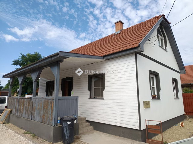 Eladó családi ház, Tápiószentmártonon 42.9 M Ft, 4 szobás