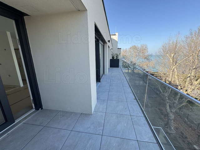 Eladó téglalakás, Siófokon 90.9 M Ft, 2 szobás