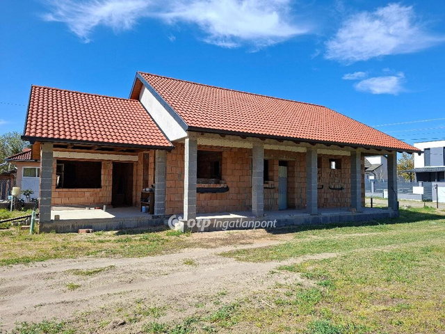 Eladó nyaraló, Cegléden 34.8 M Ft, 1 szobás