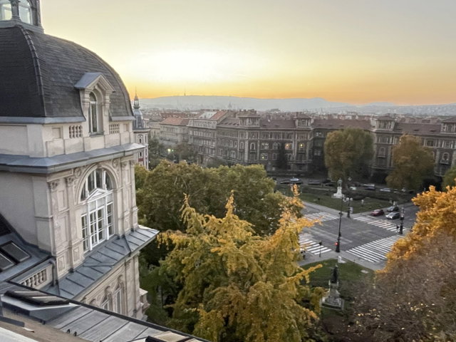 Eladó téglalakás, Budapesten, VI. kerületben 250 M Ft, 4 szobás