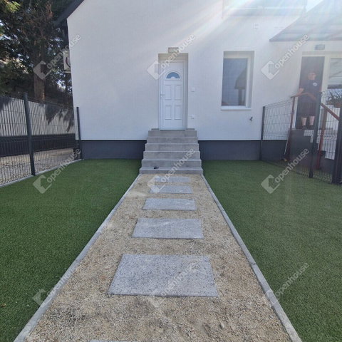 Eladó téglalakás, Siófokon 49.99 M Ft, 2 szobás