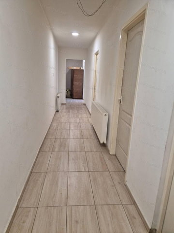 Eladó családi ház, Oroszlányban 59.99 M Ft, 6 szobás