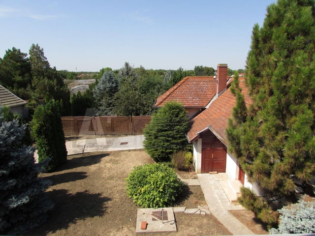 Eladó családi ház, Szegeden 160 M Ft, 5 szobás