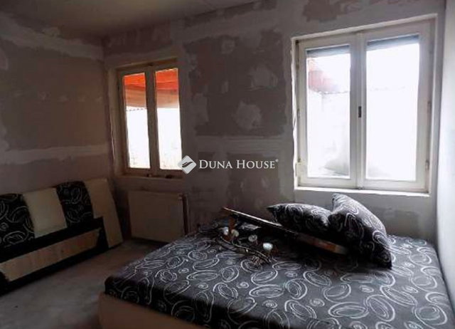 Eladó családi ház, Szentendrén 349.5 M Ft, 7 szobás