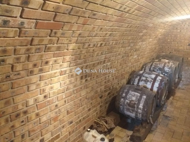 Eladó mezogazdasagi ingatlan, Monoron 9.9 M Ft
