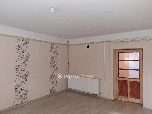 Eladó családi ház, Pitvaroson 9.9 M Ft, 2 szobás