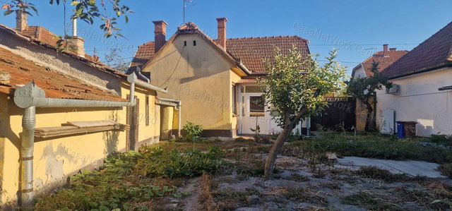 Eladó családi ház, Cegléden 36 M Ft, 2 szobás