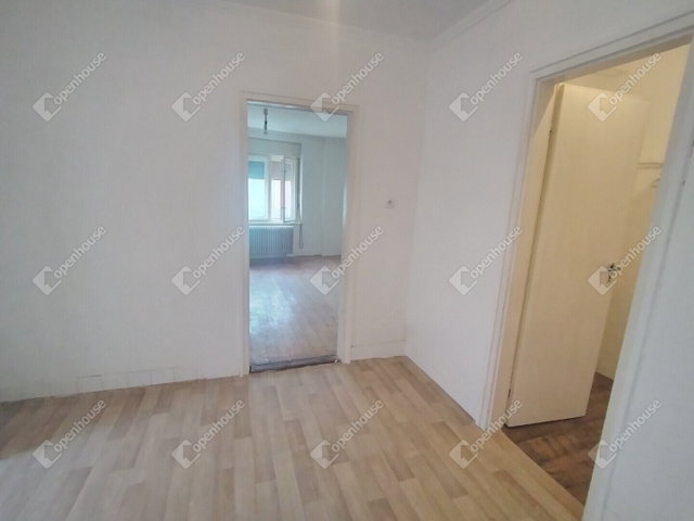 Eladó családi ház, Lábatlanon 24.5 M Ft, 3 szobás