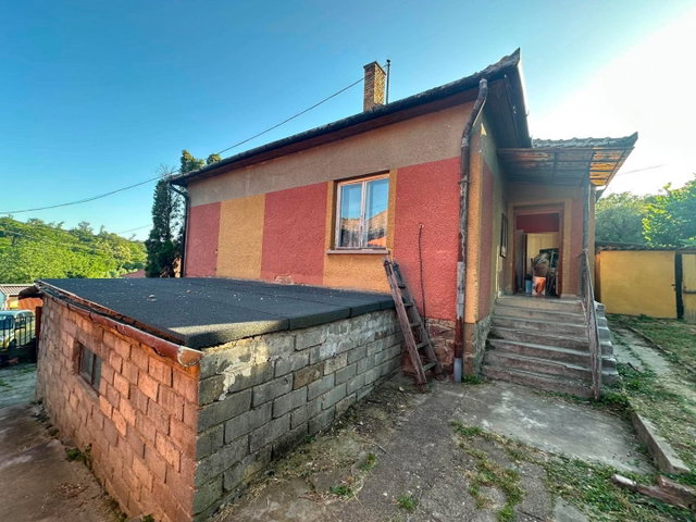 Eladó családi ház, Komlón, Gárdonyi Géza utcában 35.9 M Ft