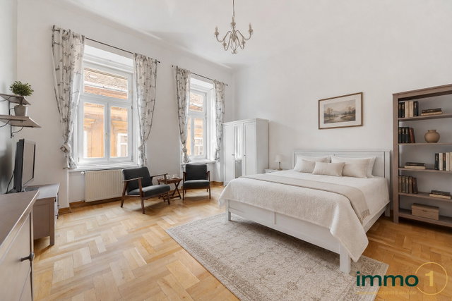 Eladó téglalakás, Budapesten, VI. kerületben, Nagymező utcában