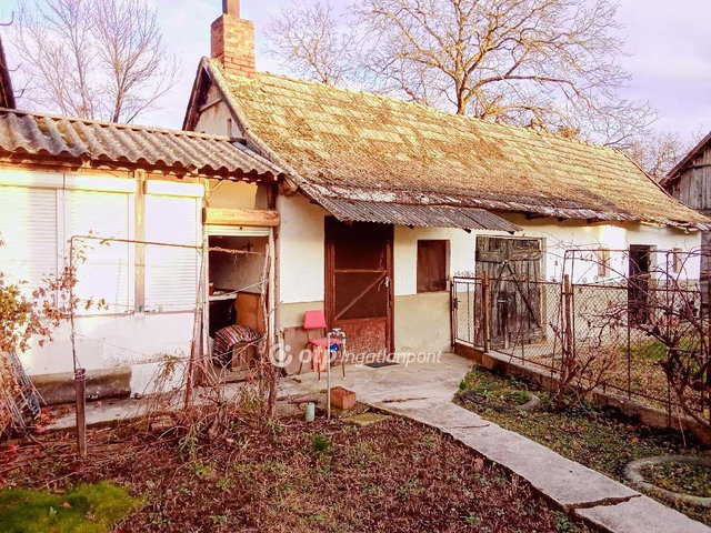 Eladó családi ház, Kölcsén 11.75 M Ft, 2 szobás