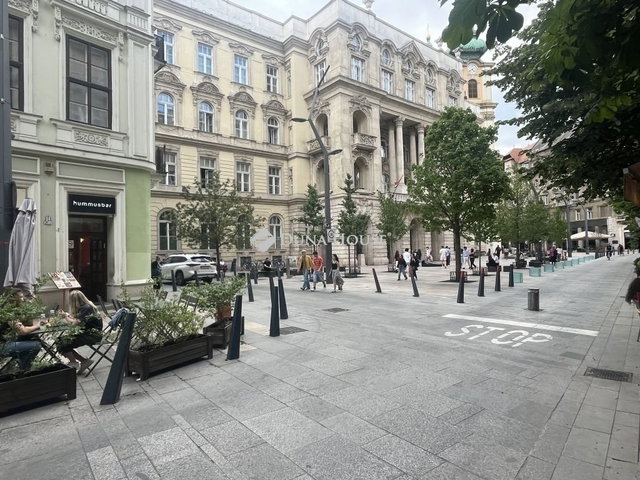 Eladó téglalakás, Budapesten, V. kerületben 64.9 M Ft, 1 szobás