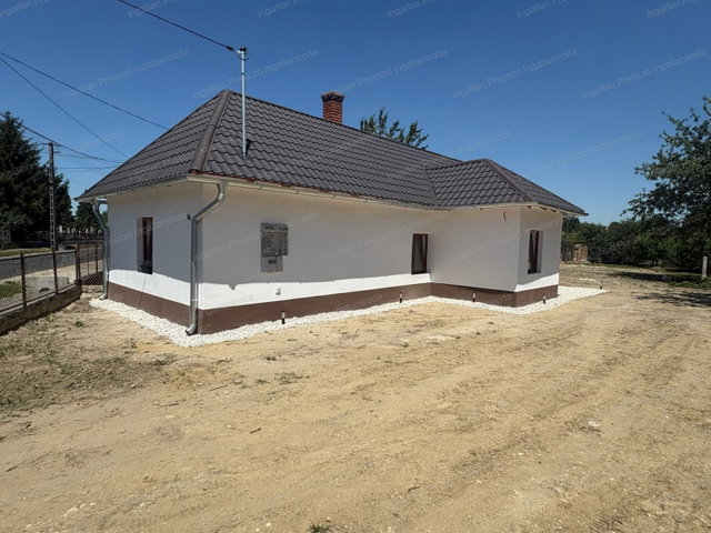 Eladó családi ház, Dabroncon 33.9 M Ft, 2 szobás