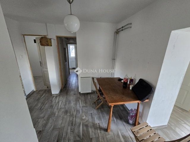Eladó családi ház, Szegeden 53 M Ft, 4 szobás