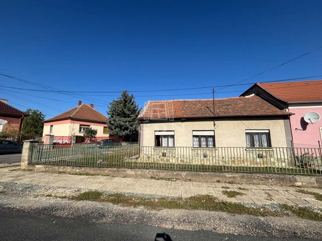 Eladó családi ház, Szombathelyen 36 M Ft, 4 szobás