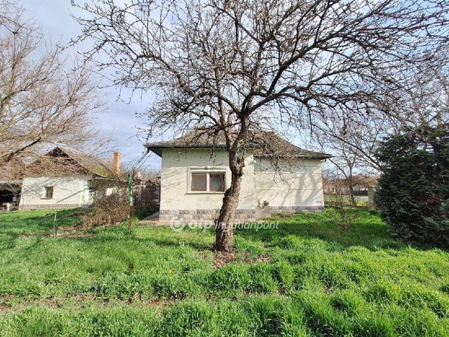 Eladó családi ház, Füzesgyarmaton 19.5 M Ft, 2+1 szobás