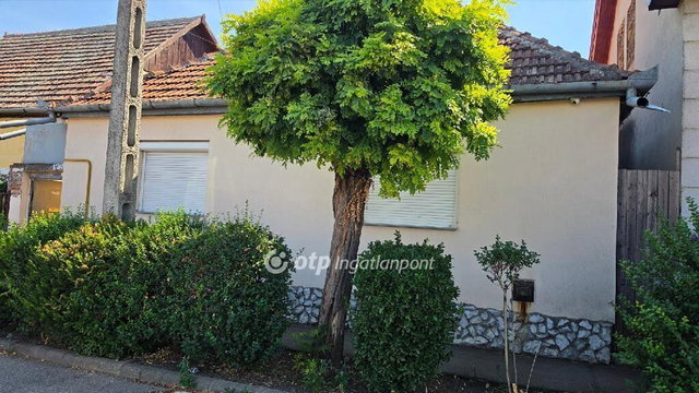 Eladó családi ház, Szolnokon 22.9 M Ft, 2 szobás