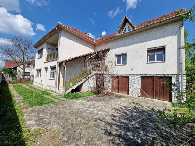 Eladó családi ház, Miskolcon 83.5 M Ft, 8+1 szobás