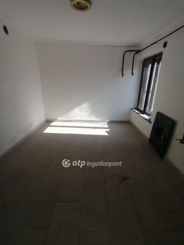 Eladó családi ház, Kiskőrösön 13 M Ft, 1 szobás