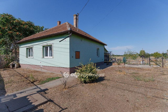 Eladó családi ház, Törtelen 29.9 M Ft, 3 szobás