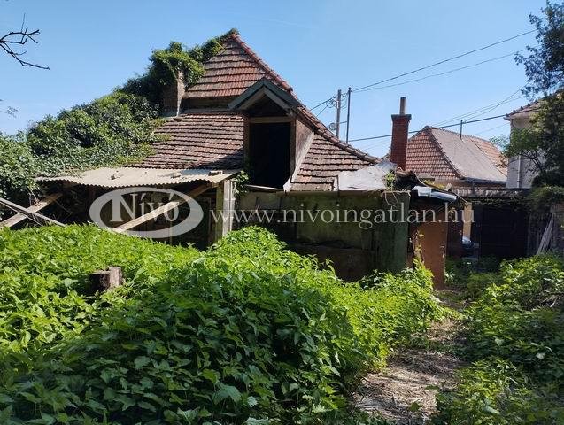 Eladó családi ház, Veszprémben 80 M Ft, 2 szobás