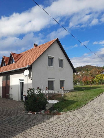 Eladó családi ház, Vonyarcvashegyen 178 M Ft, 11+2 szobás
