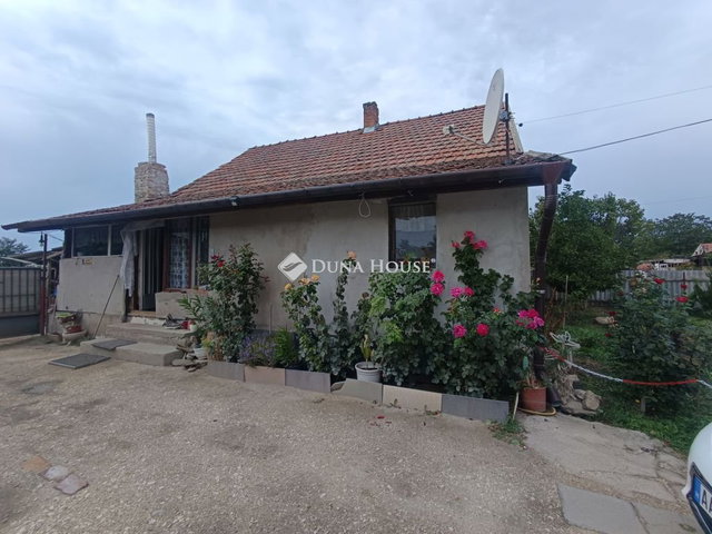 Eladó családi ház, Pilisen 21.9 M Ft, 2 szobás