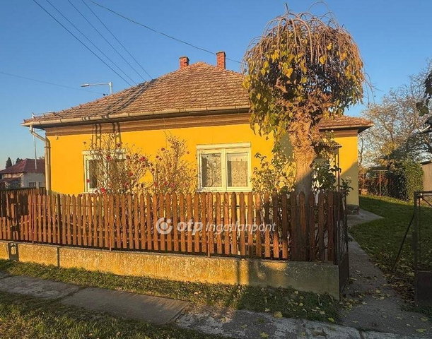 Eladó családi ház, Tiszaszőlősön 22 M Ft, 2+1 szobás