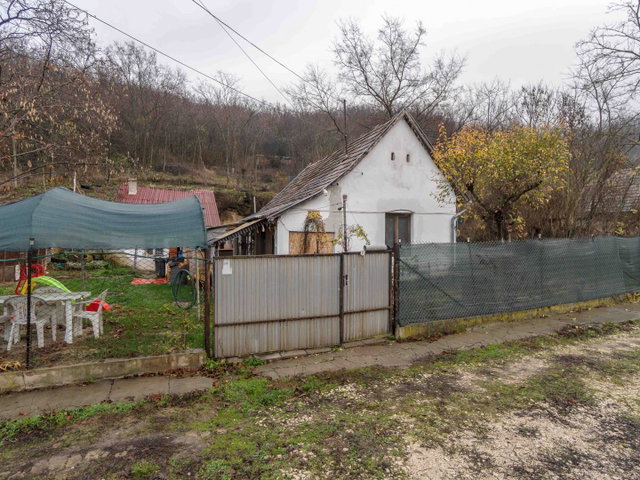 Eladó családi ház, Kölesden 9.9 M Ft, 2 szobás