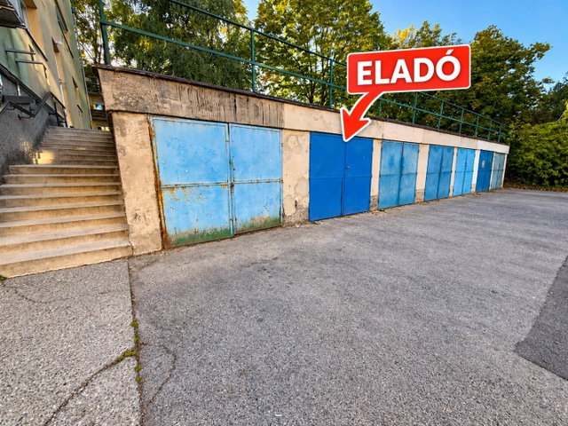 Eladó garázs, Siófokon, Bláthy Ottó utcában 10 M Ft