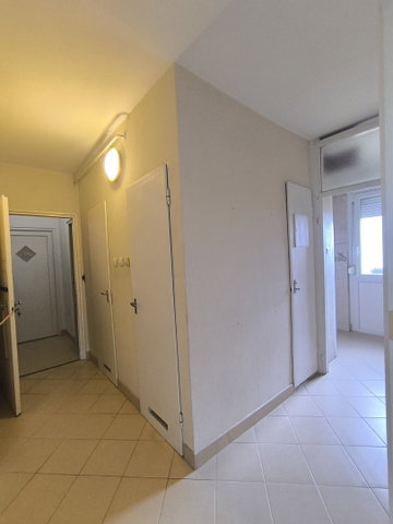 Eladó panellakás, Százhalombattán 65 M Ft, 3 szobás