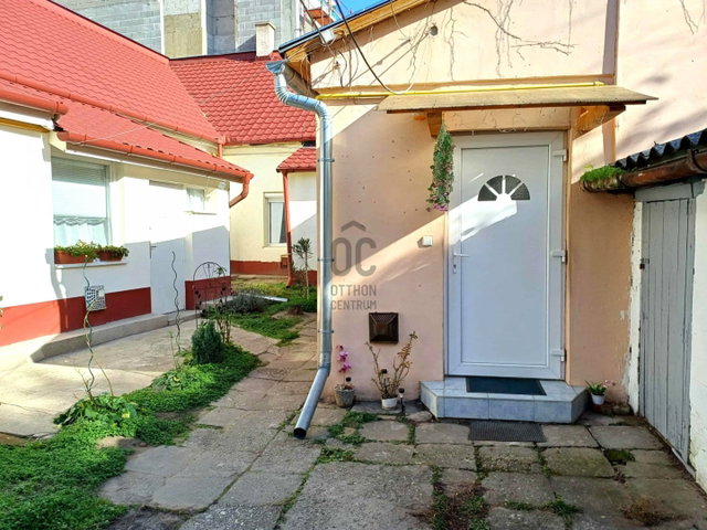 Eladó családi ház, Debrecenben 35 M Ft, 1 szobás