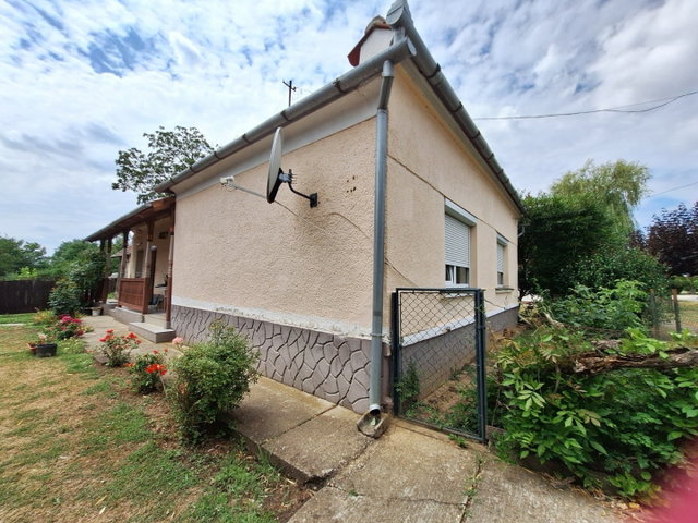 Eladó családi ház, Vágon 34.99 M Ft, 3 szobás