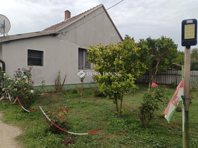 Eladó családi ház, Pilisen 24.9 M Ft, 2 szobás
