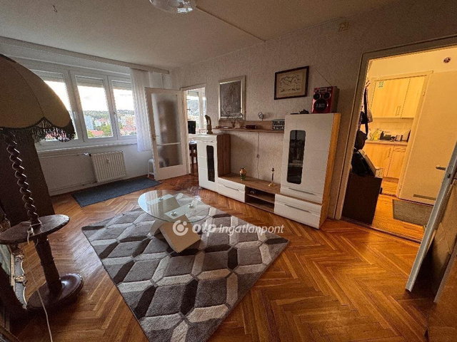 Eladó panellakás, Budapesten, III. kerületben 52.95 M Ft