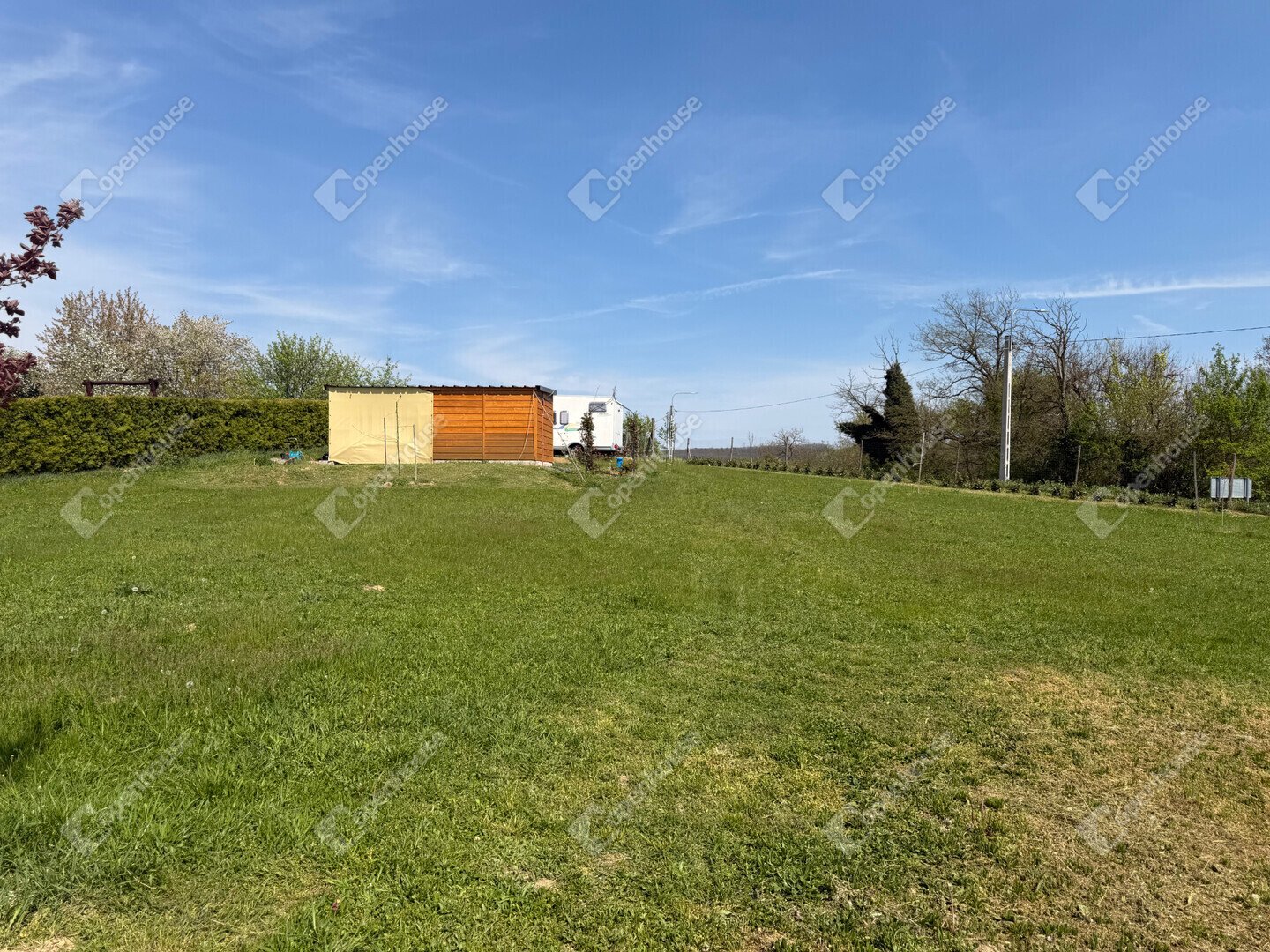 1374m² · 12.900.000 ft