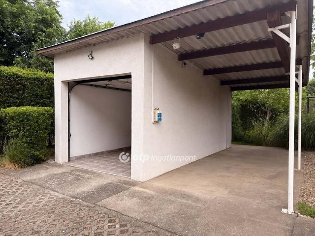 Eladó téglalakás, Debrecenben 105 M Ft, 1+1 szobás